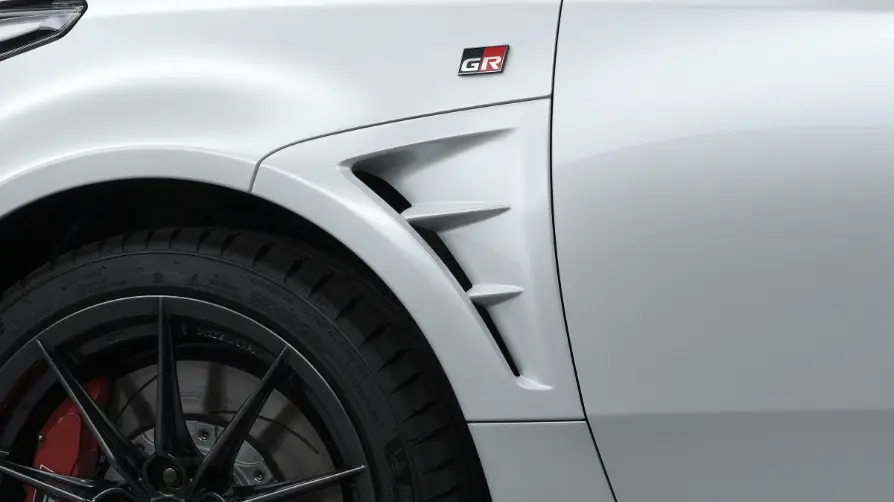 GR AERO PERFORMANCE FENDER DUCT WITH FENDER For GR Yaris