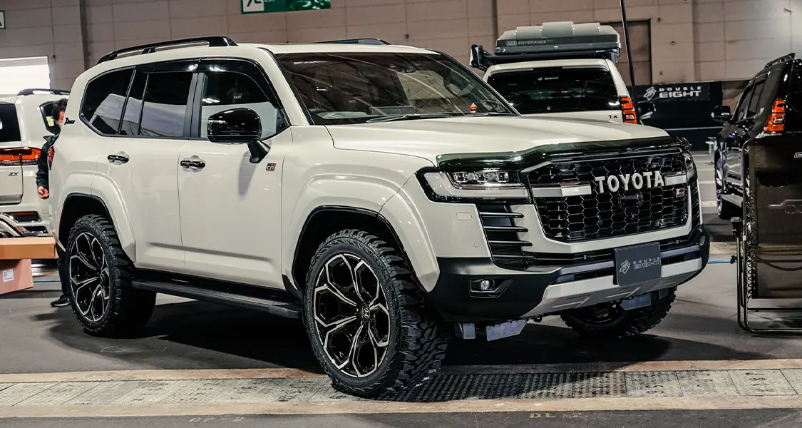 DOUBLE EIGHT BODY KIT FOR TOYOTA LAND CRUISER 300 GR SPORTS