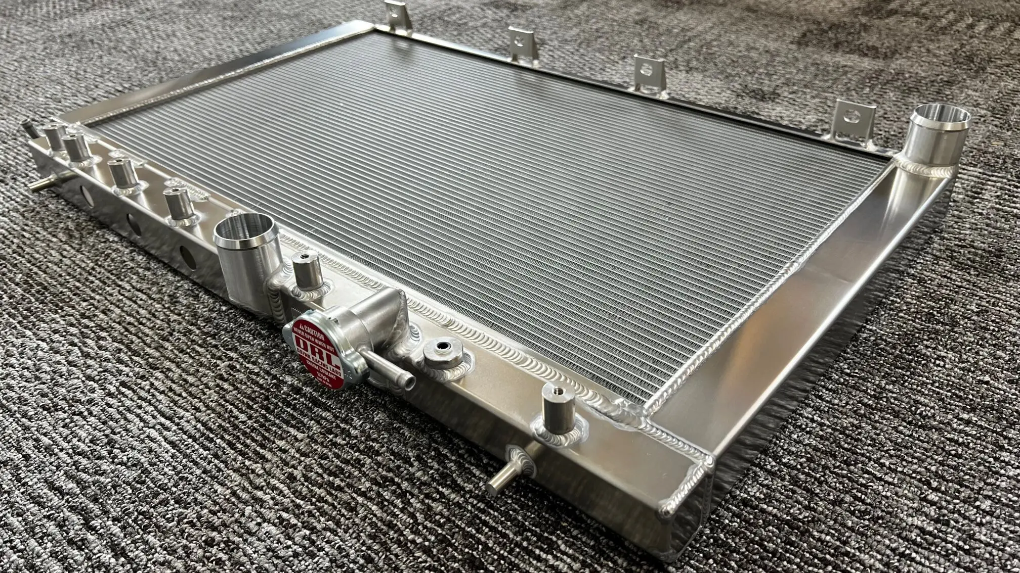 KONDO-ENGINEERING TAKUMI PROJECT DRL TURN-FLOW SIDE TANK [KIWAME] ALUMINUM RADIATOR FOR SUBARU IMPREZA / WRX S4 / STI